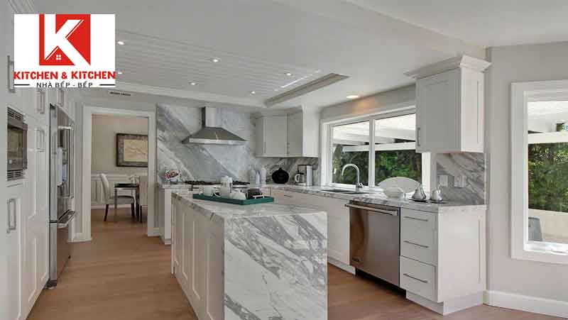 Mẫu tủ bếp thẳng sử dụng đá nhân tạo Marble